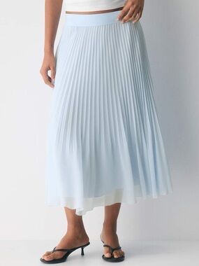 Aritzia Wilfred Twirl Pleated Skirt Glimmer high-rise midi skirt